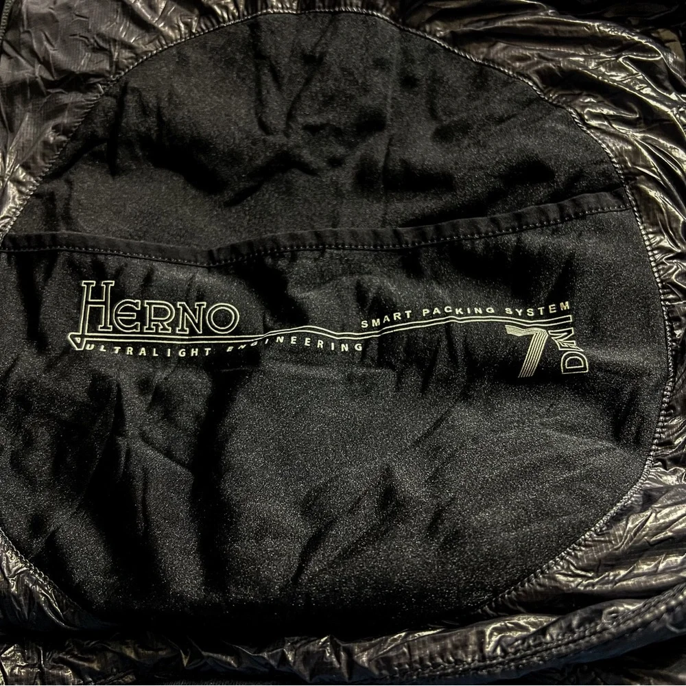HERNO Ultralight Engineering 7 Den Down
Puffer Jacket- BLACK Size: Below - Picture 3 of 5